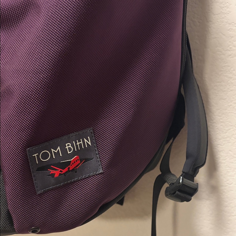 Tom Bihn 2.0 Smart Alec Women's Backpack in Black and Purple - Picture 2 of 10